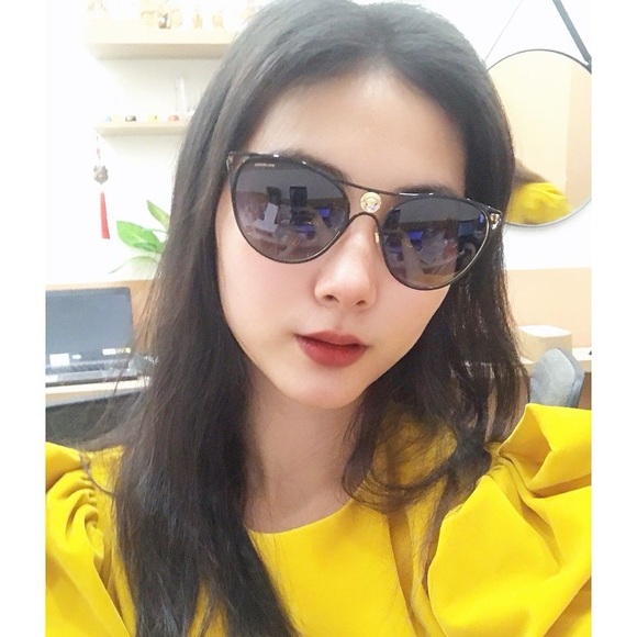 🔥SOLD🔥💛Versace
Women's Polarized Brow Bar Cat Eye Sunglasses - Picture 4 of 15